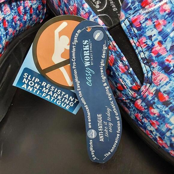 Easy Works by Easy Street Women's Leeza Slip Resistant Clog | 11M - Picture 9 of 9